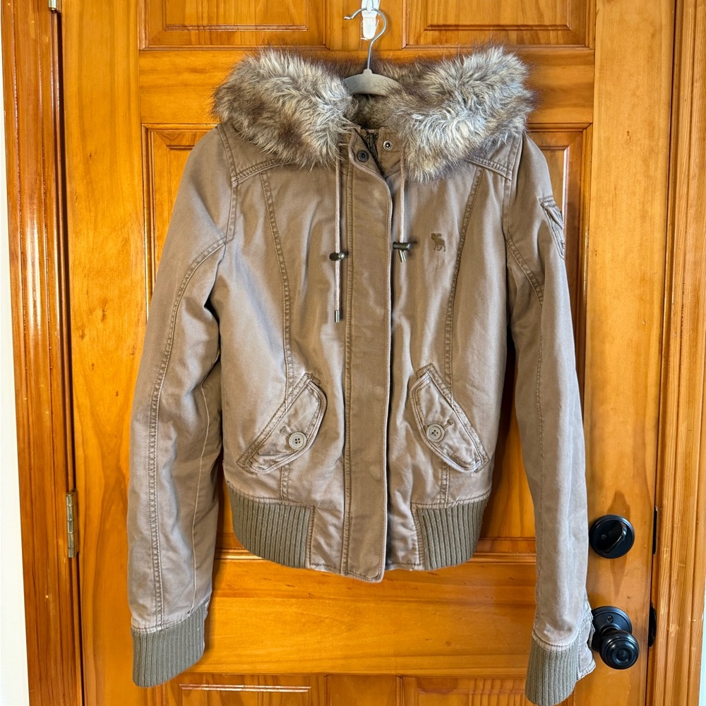 Vintage Y2K Abercrombie & Fitch 2000s Faux Fur Lined Hooded Bomber Jacket Medium